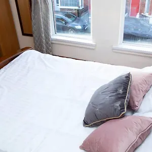 Cheerful 2 Bedroom House In The Heart Of , Belfast United Kingdom
