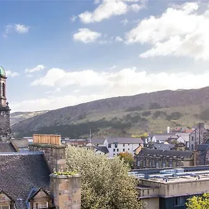 Spacious 2 Bed Next To Royal Mile & Waverley Edinburgh